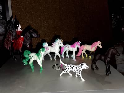 Branded Animal Figures (Schleich) Toys/Collectible Retired Figurines