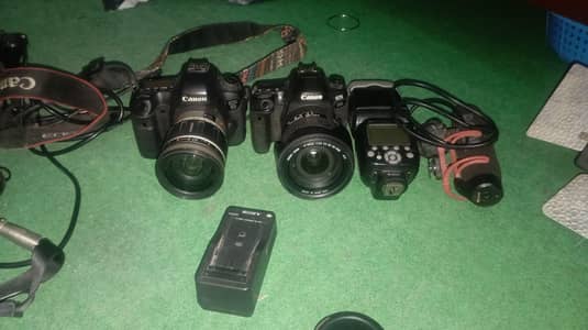 2 camera with all assesries urgent sale
