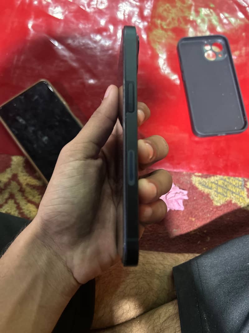 Apple iPhone 13 3