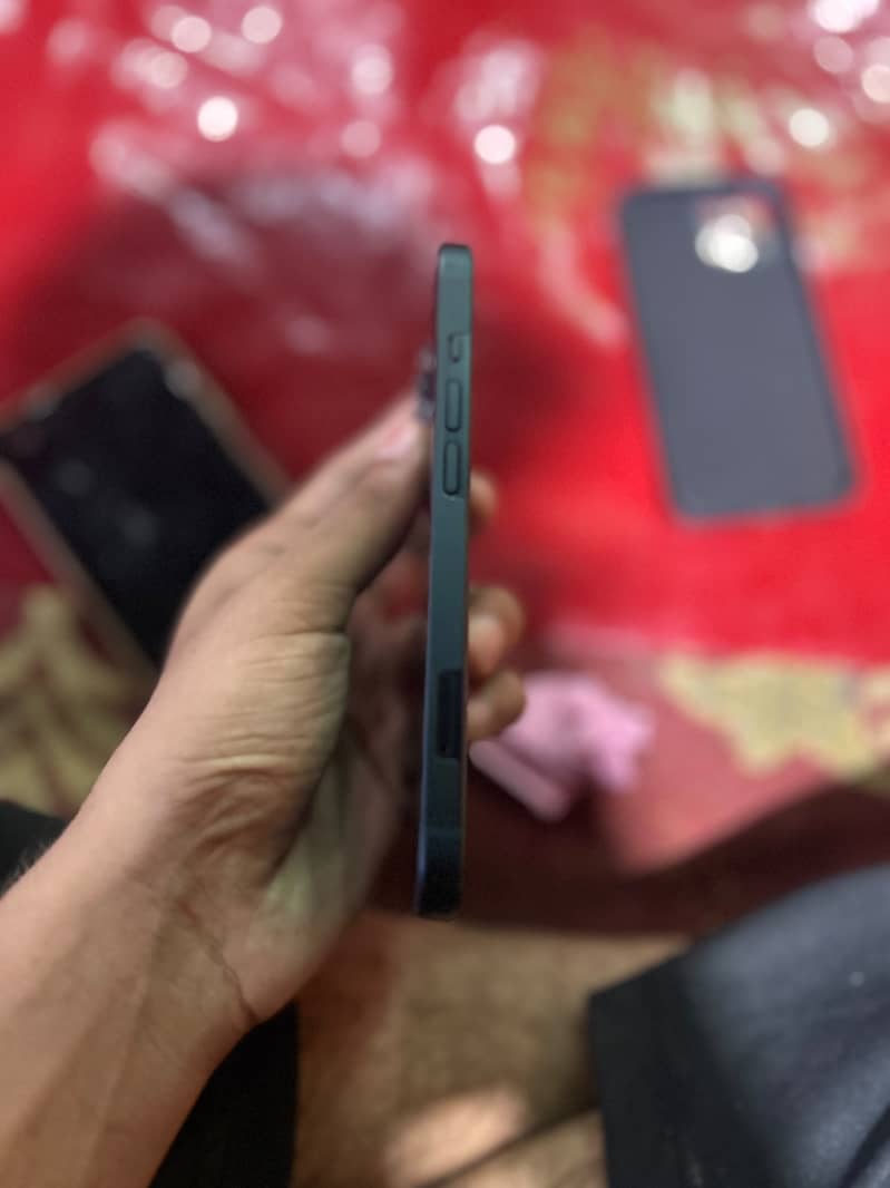 Apple iPhone 13 4
