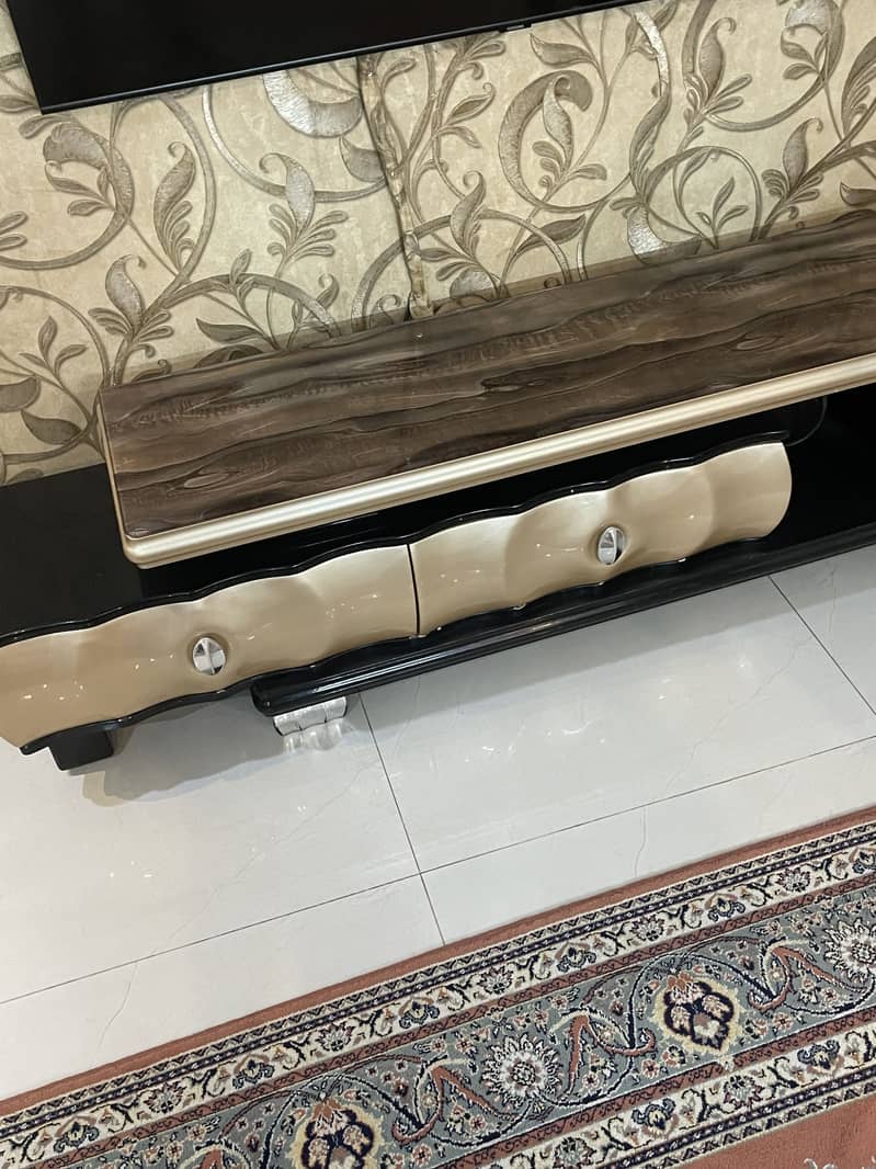 LCD Trolley 1