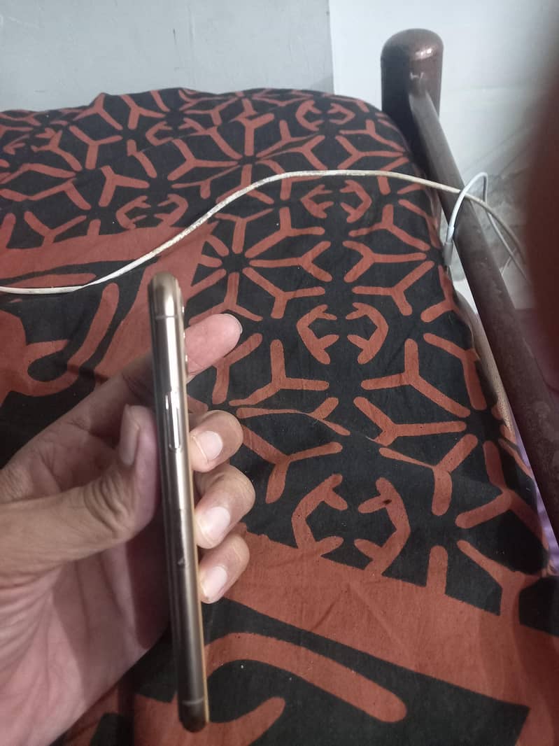Apple iPhone 11 Pro 3