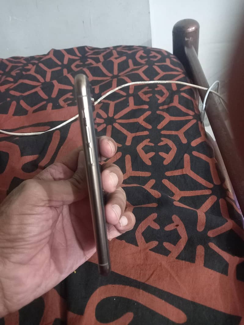 Apple iPhone 11 Pro 5