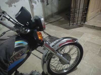 unique 2019 model had cylinder 2025 model Ke tale hue hain