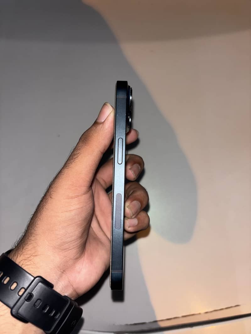 Apple iPhone 14 3