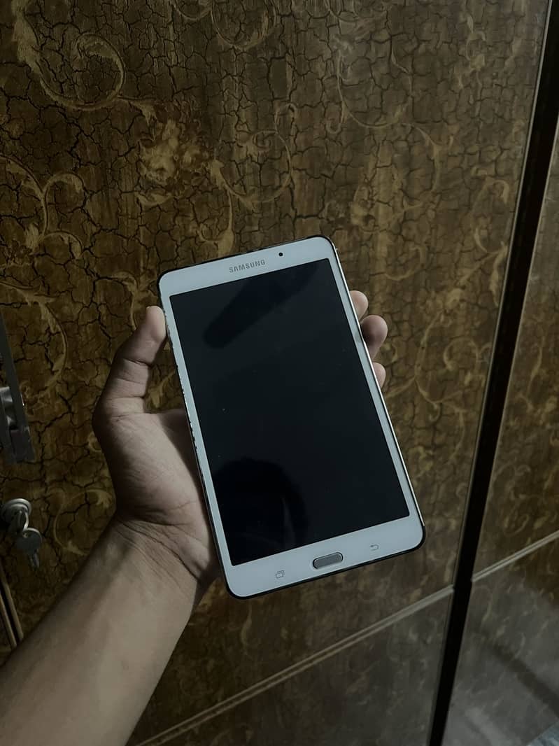 Samsung tab sm-t230 1