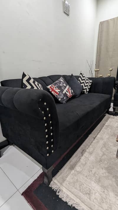 urgently selling 5 seater sofa