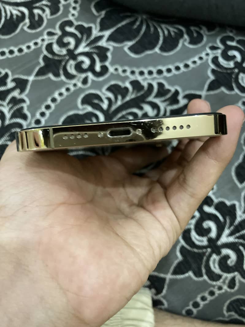 Iphone 12 pro max 6