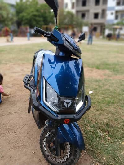 Brand New Yadea T5L 300,000.