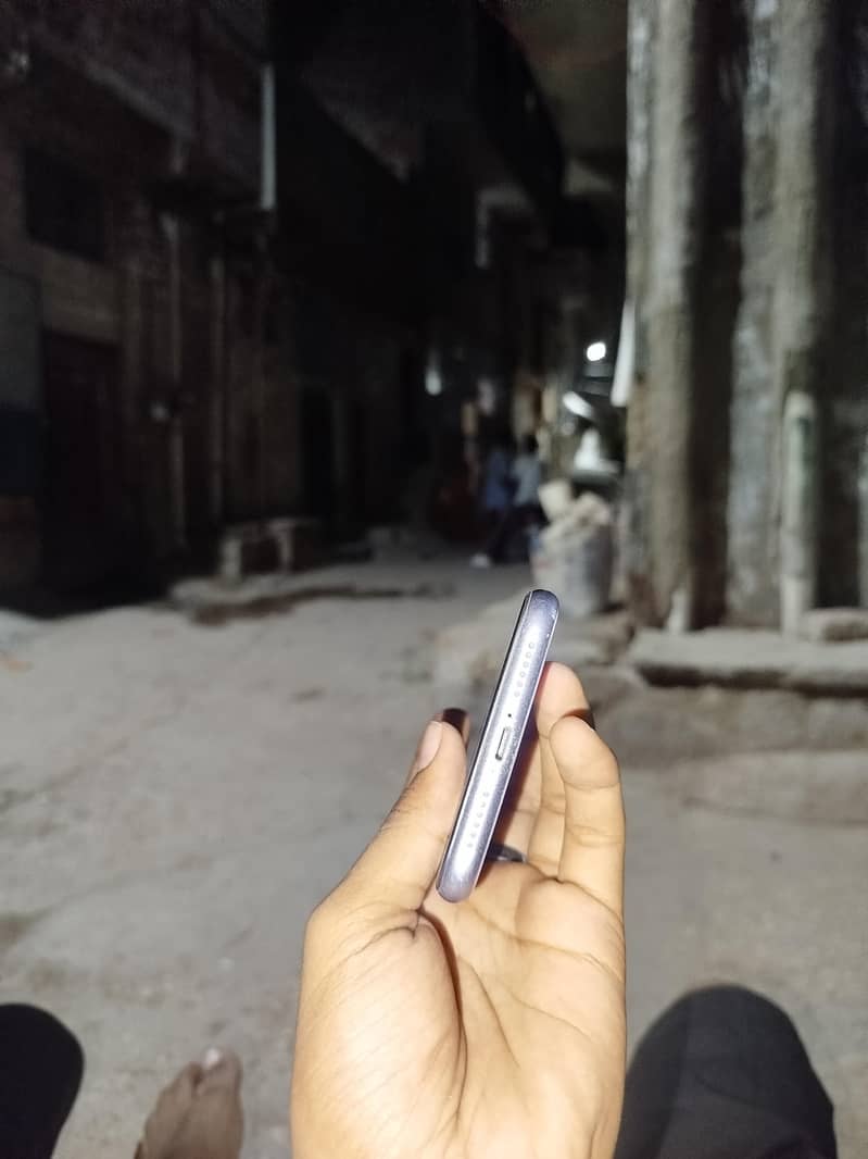 Apple iPhone 11 3