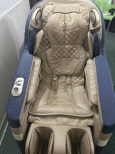 Massage chair in almost new condition