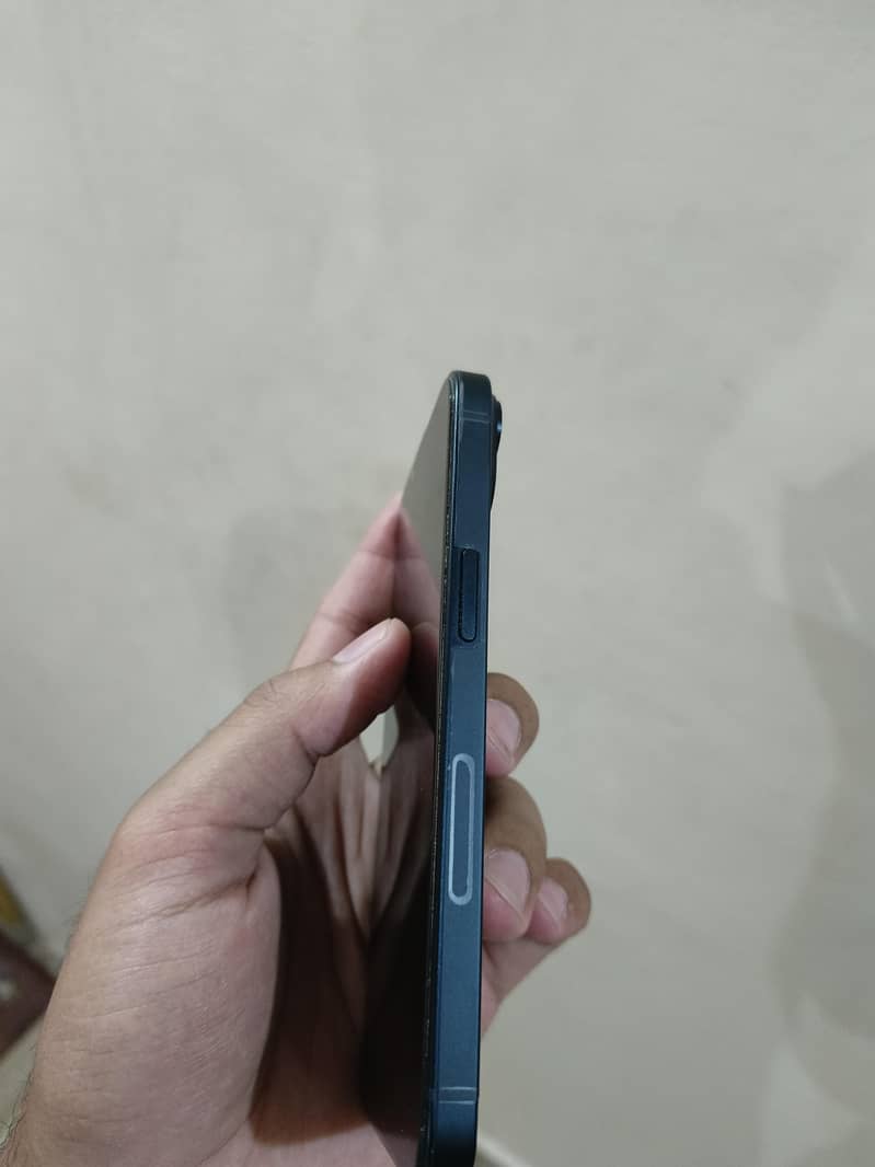 Apple iPhone 14 3