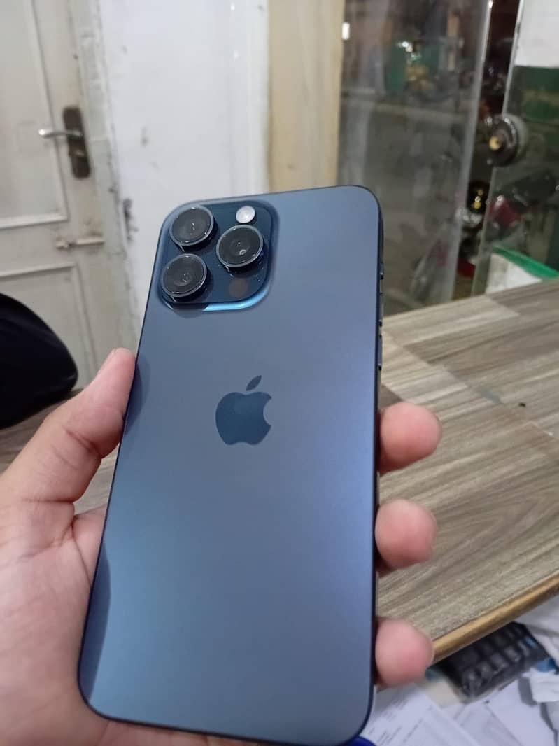 iPhone 15 pro max 0