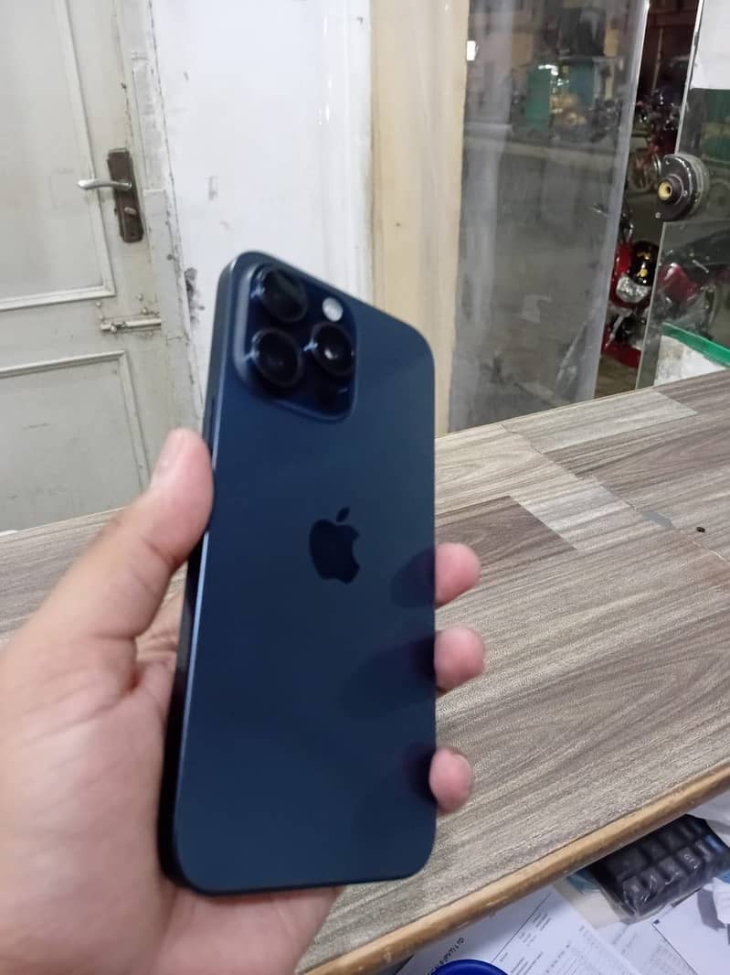 iPhone 15 pro max 2