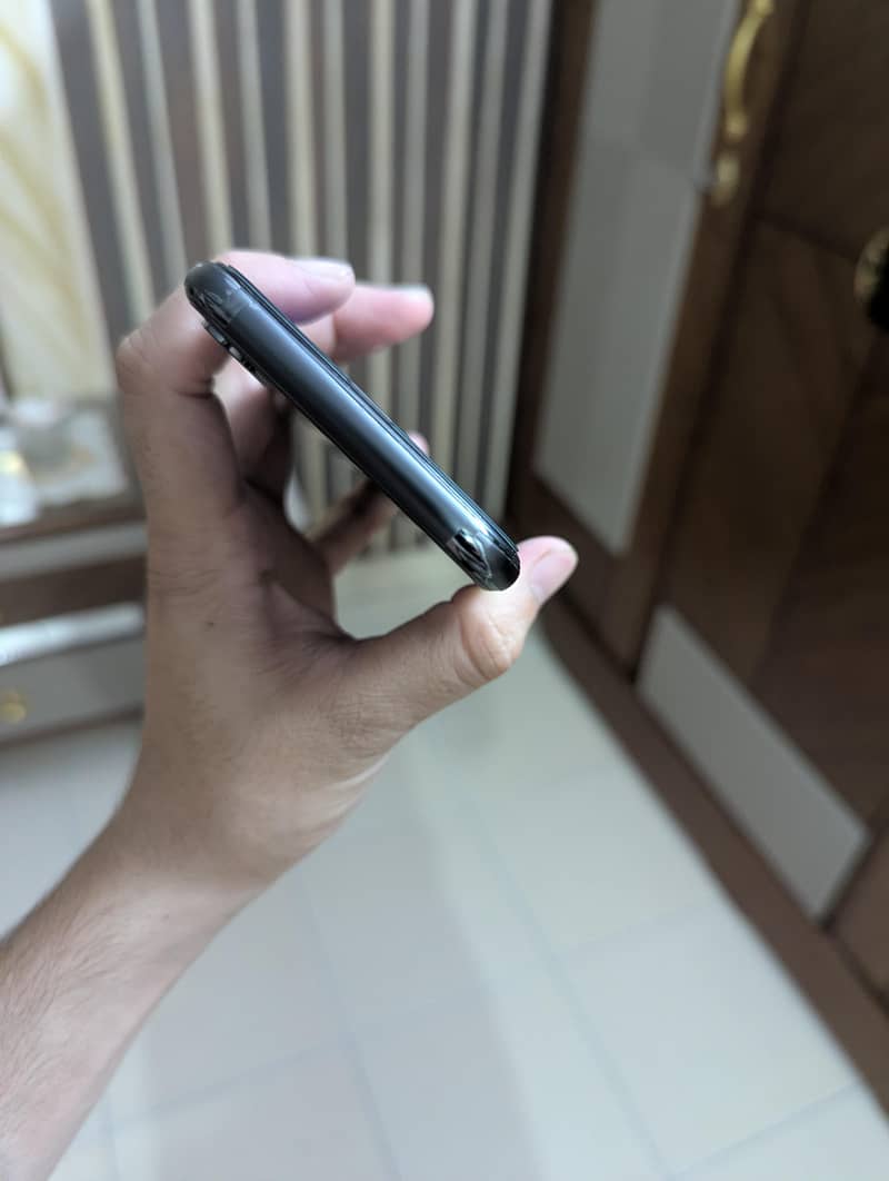 Apple iPhone X 4