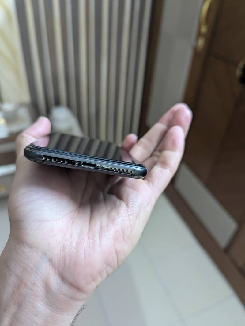 Apple iPhone X 5