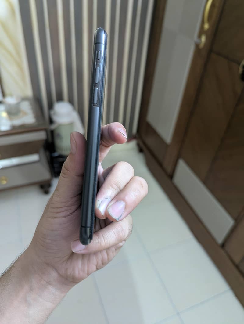 Apple iPhone X 6