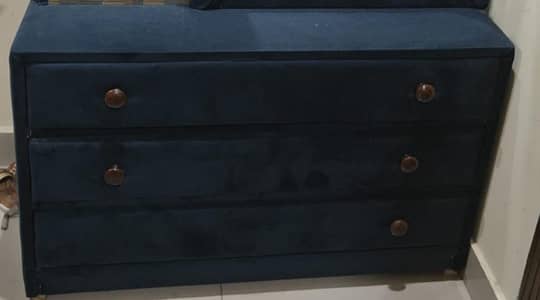 queen size bed set  urgent sale!!