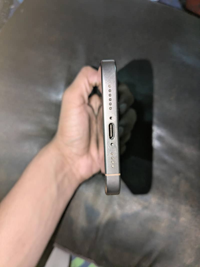 Apple iPhone 16 Pro Max 5