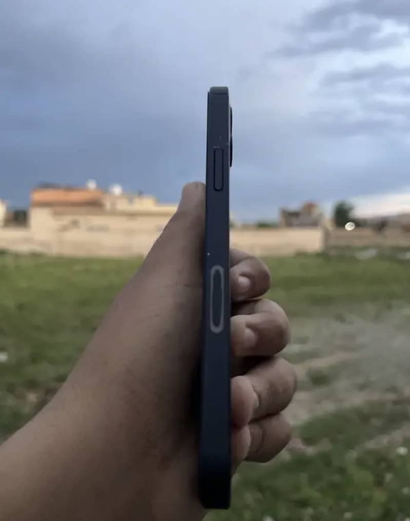 Apple iPhone 12 4
