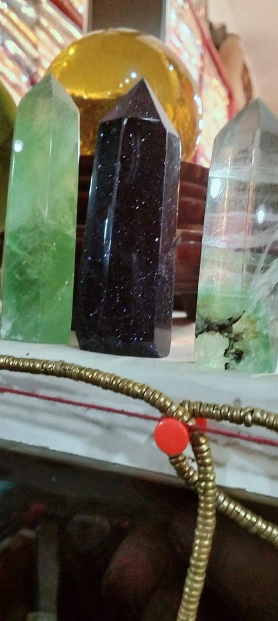 آپ یہ اشتہار استعمال کر سکتے ہیں: عنوان: قدرتی کوارٹز کرسٹل (Natural 4