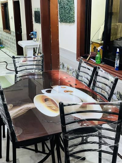 dining table  Ten by Ten condition