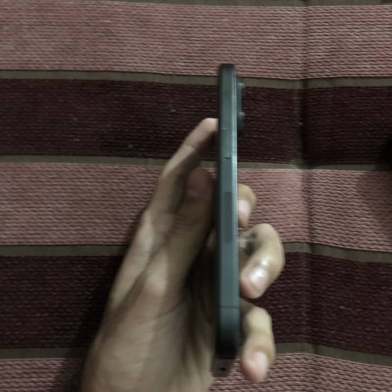 iPhone 15 Pro 4