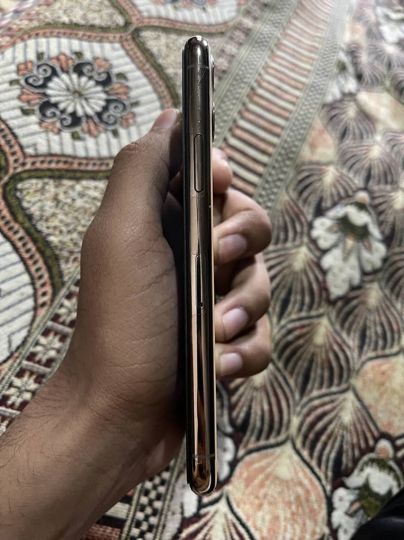 Apple iPhone 11 Pro 2