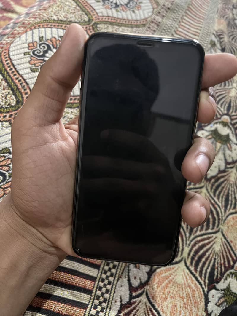 Apple iPhone 11 Pro 4
