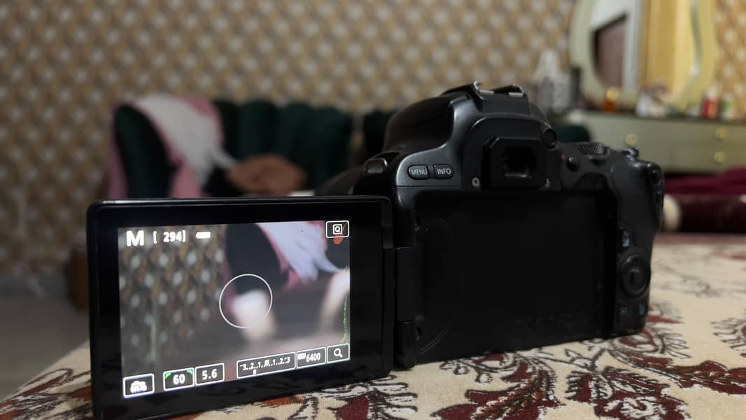 Canon Eos 200D 6