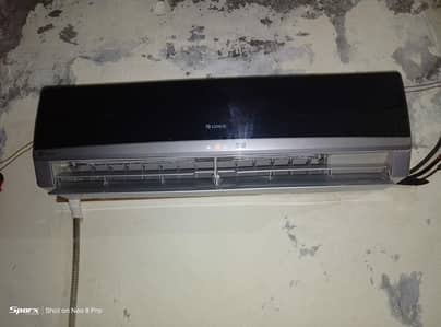 GREE 1.5 Ton DC inverter heat and cool