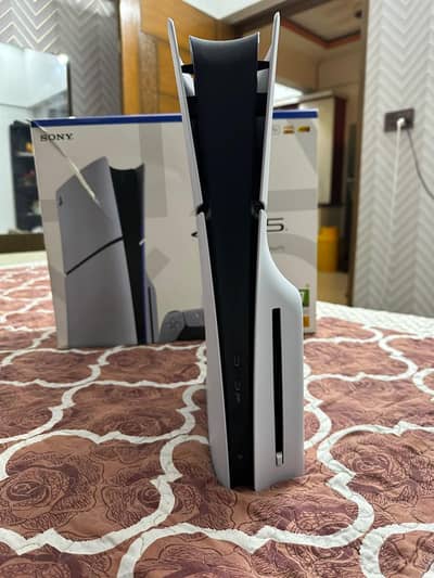 selling ps5 slim standard disc edition