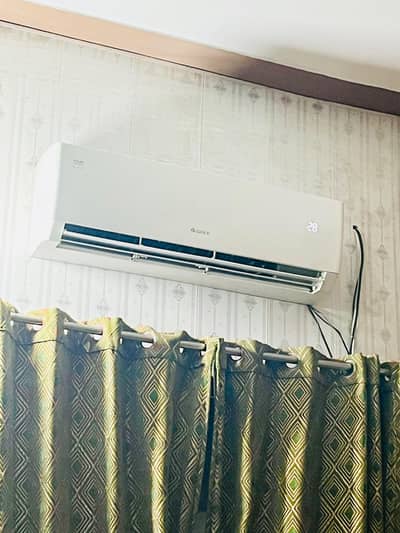 Gree 1.5 Ton DC Inverter Heat & Cool AC | Look Like New |0336/381/6669