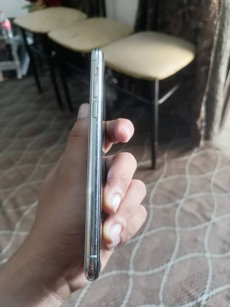 Apple iPhone X 3