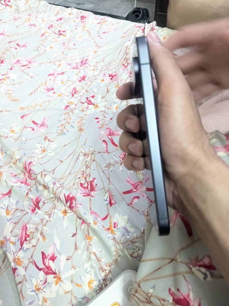 Google Pixel 9 5