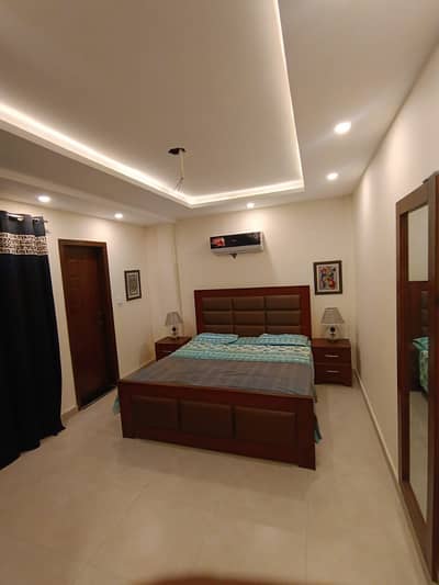 One bedroom daily basis laxusry short stay apartment available for rent in bahria town
