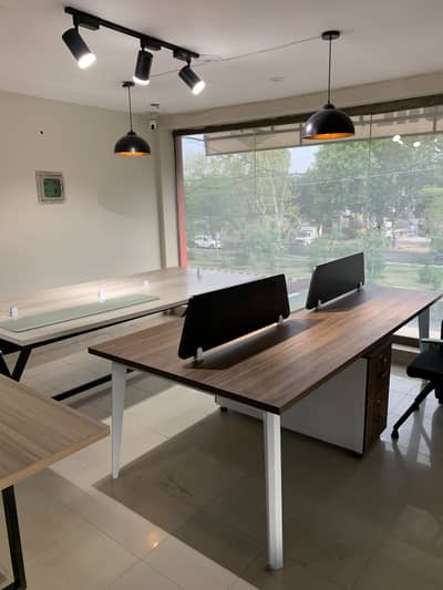 Workstation table