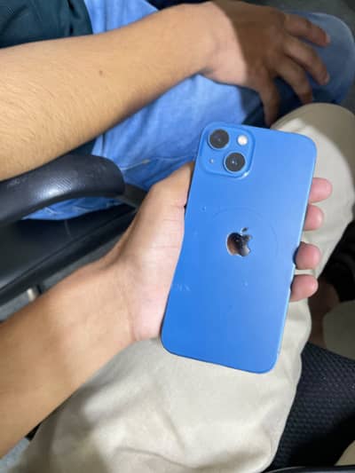 Apple iPhone 13