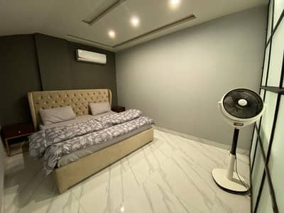 One bedroom daily basis laxusry apartment short stay apartment available for rent in bahria town