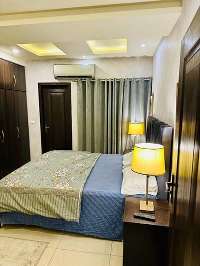 One bedroom daily basis laxusry apartment short stay apartment available for rent in bahria town
