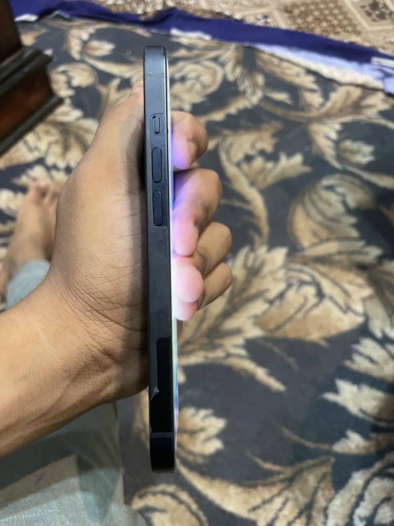 iPhone 14 3