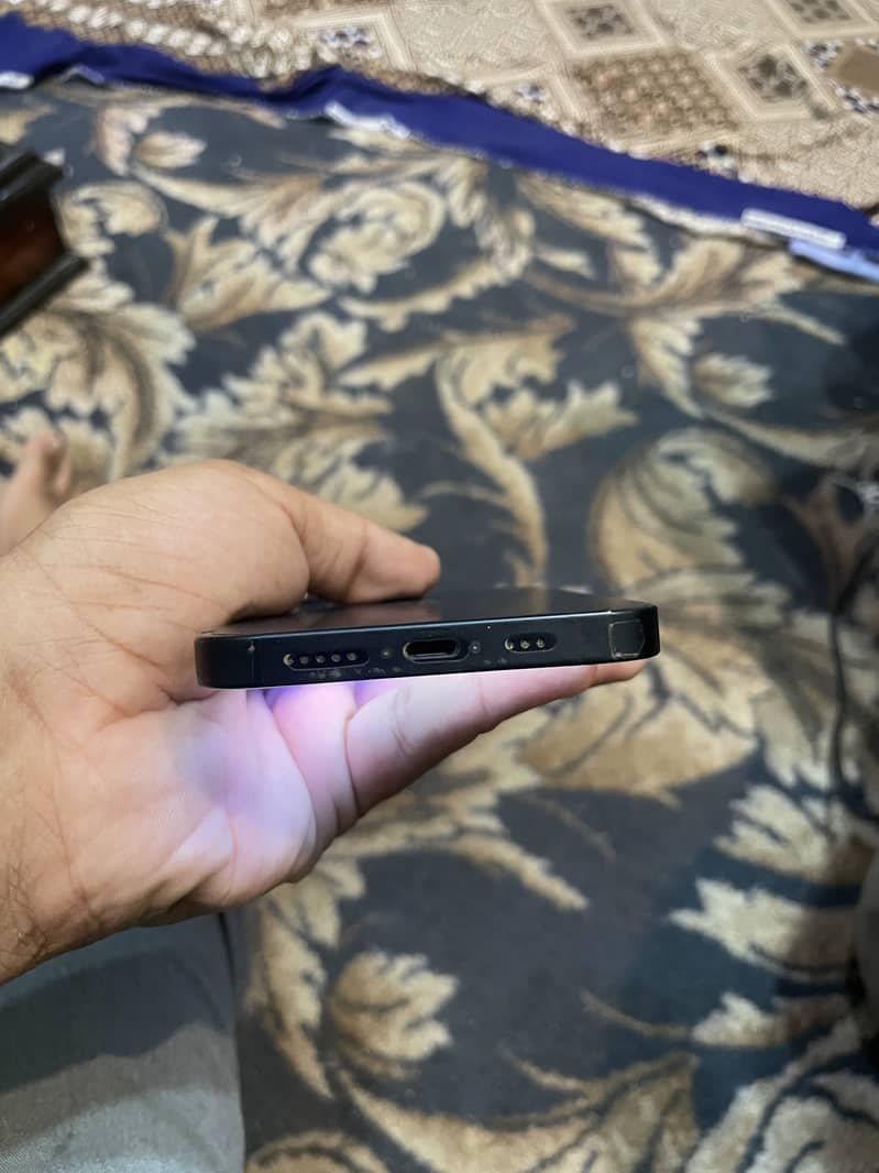 iPhone 14 4