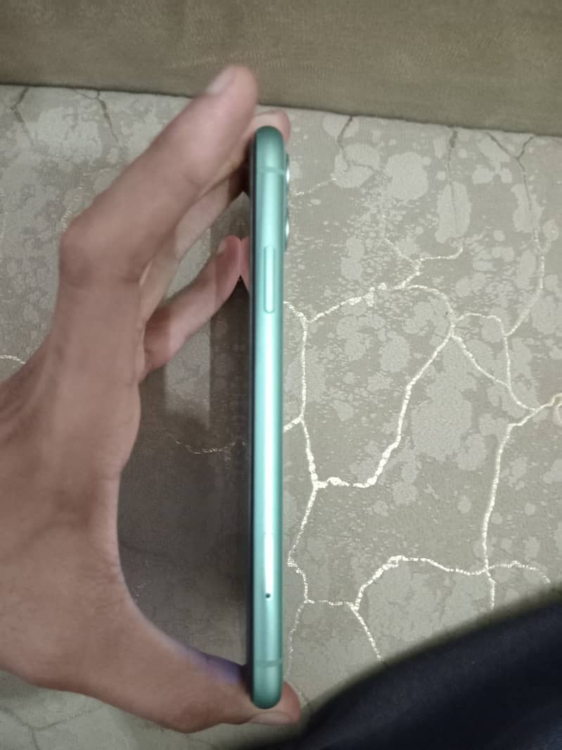Apple iPhone 11 3