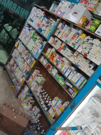 rack ha Bhai pharmacy ka old rack ha lkin achy condition ma haaa