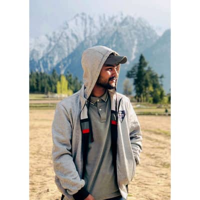  Roshaan Khan 