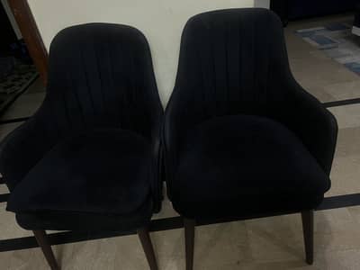 Chairs with table