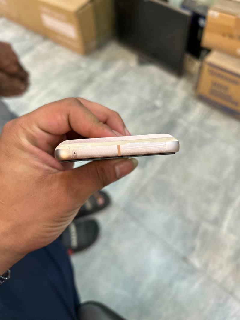Google Pixel 8 2