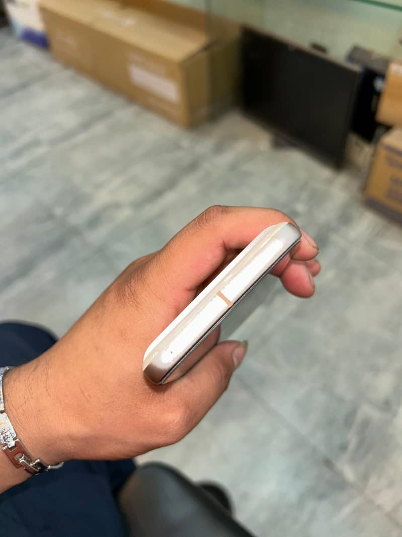 Google Pixel 8 7