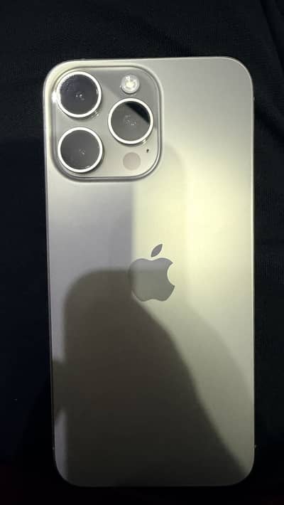IPHONE 15 pro max ( factory unlock)