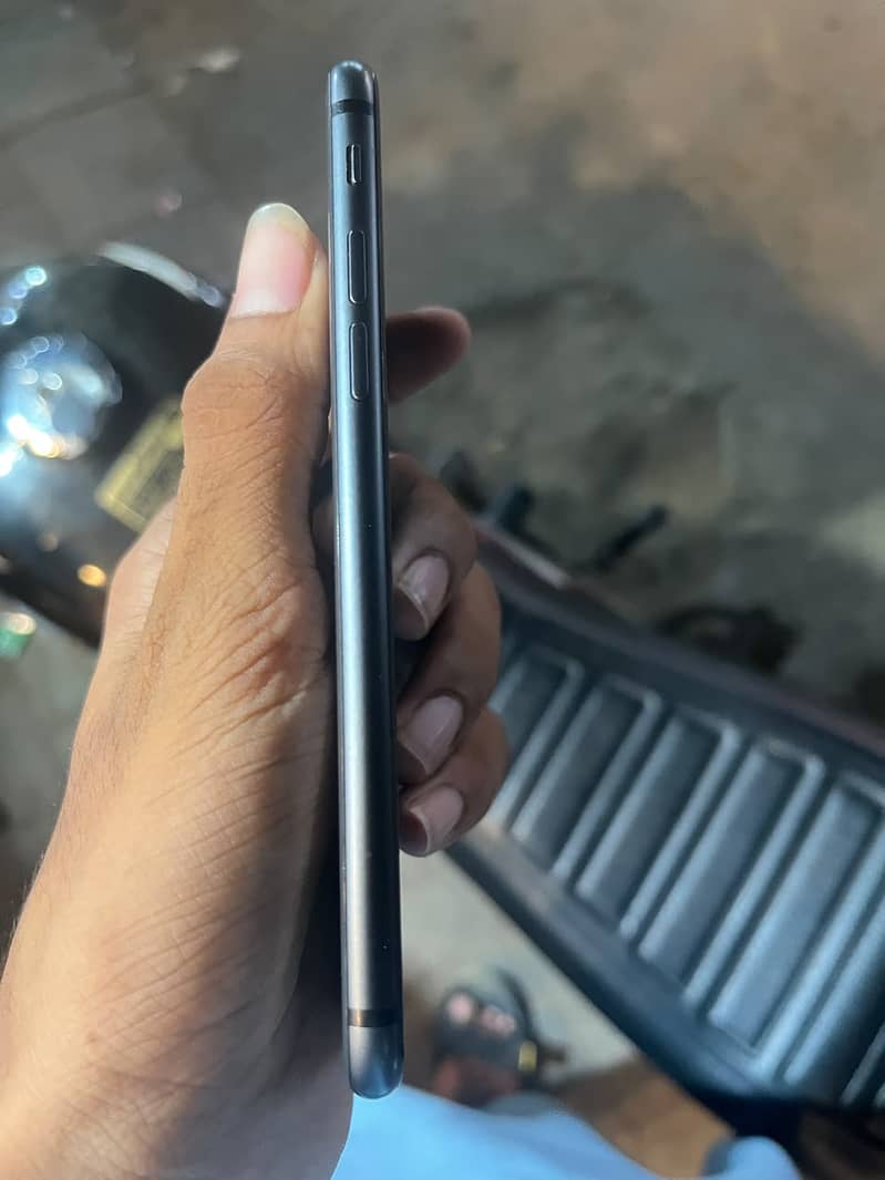 Apple iPhone 8 1